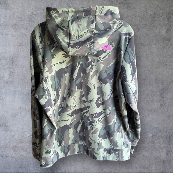 The North Face Camouflage Hoodie with Pink Interior - NWT - Picture 3 of 5